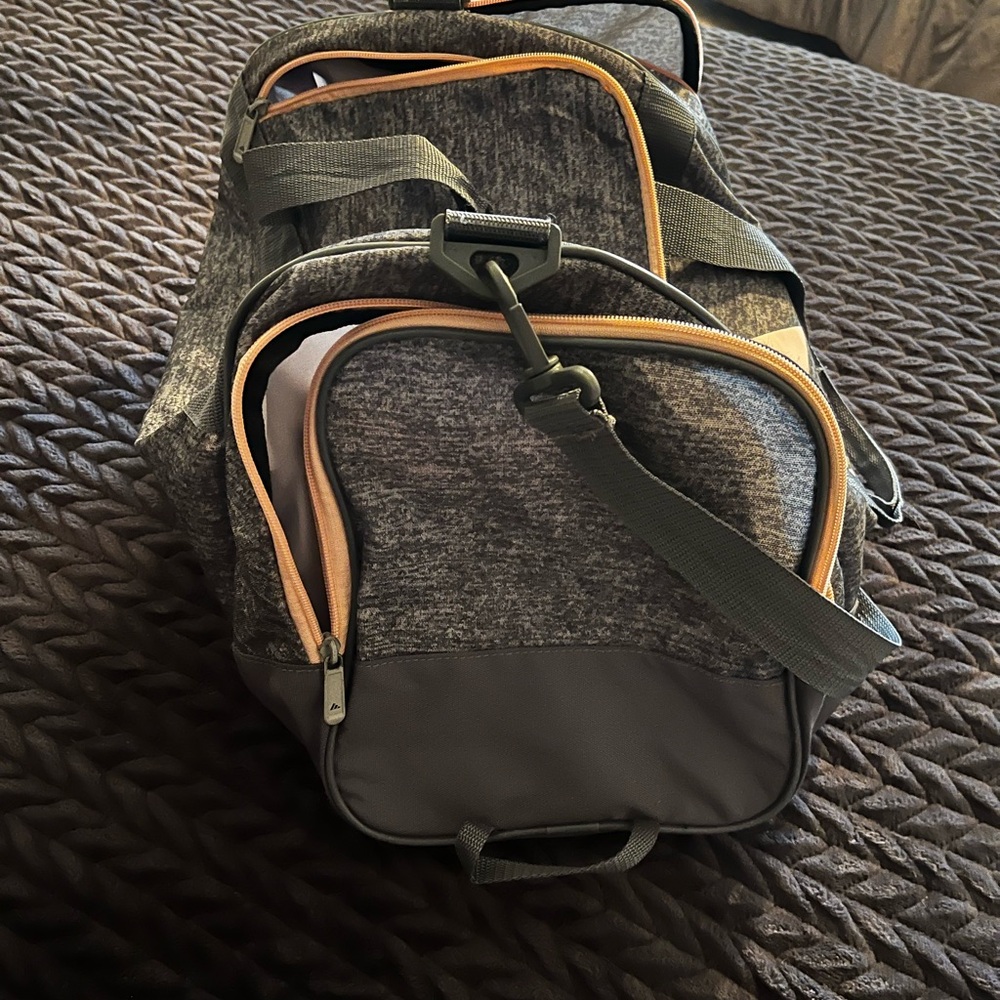Adidas duffle bag and backpack. - Picture 16 of 16